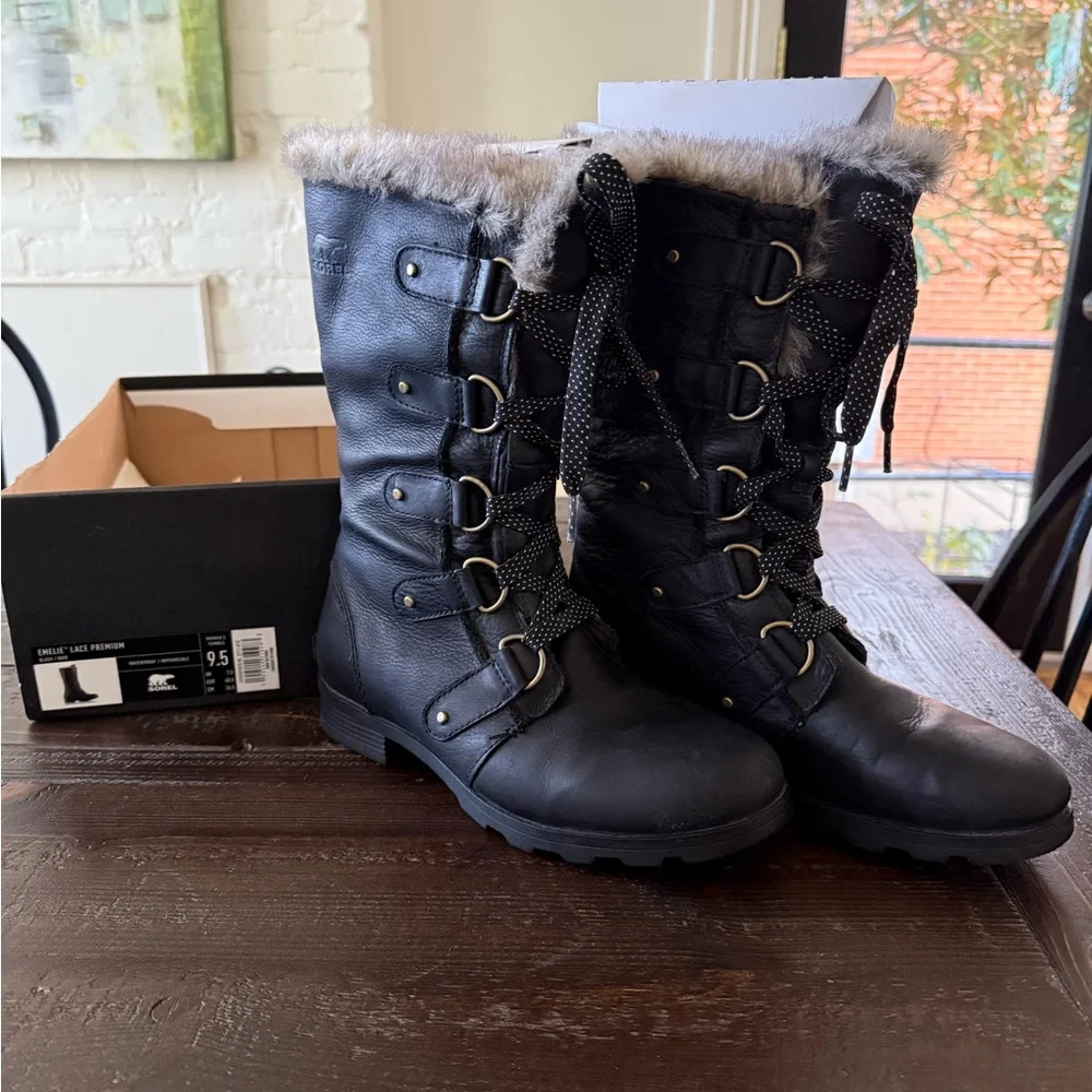 Sorel Black Winter Boots with Fur Trim - Picture 1 of 4